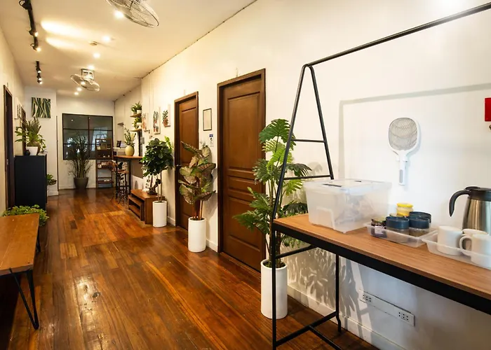 Homey And Cozey Poblacion Makati S03 *